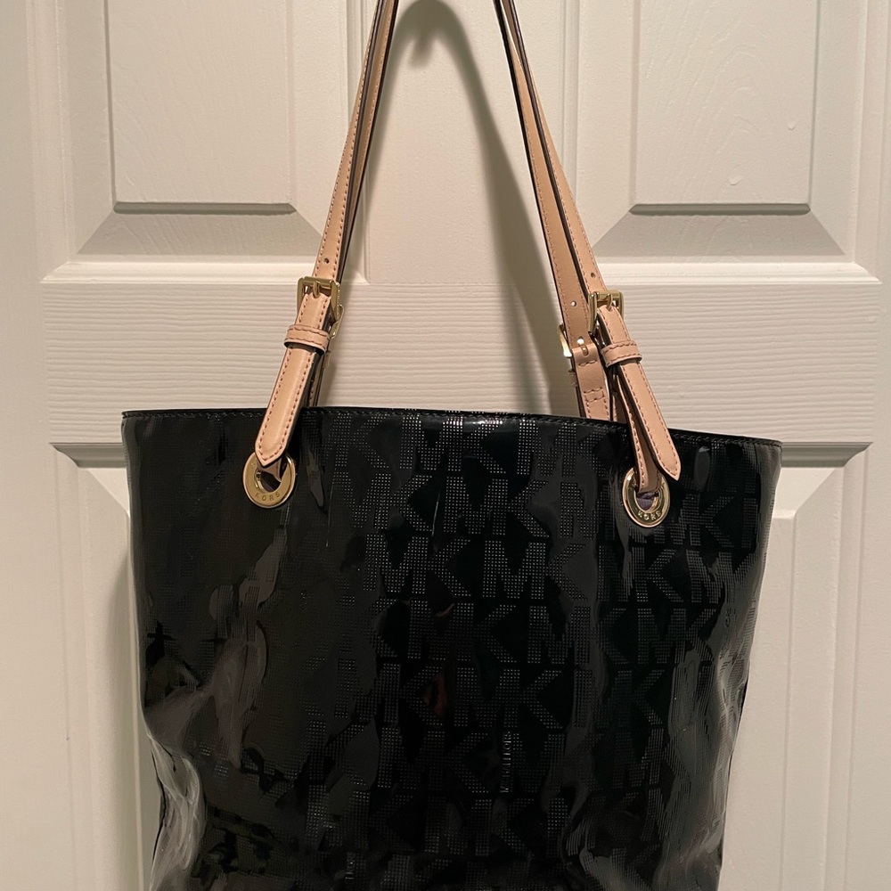 MICHAEL Michael Kors black patent leather bag with tan leather straps